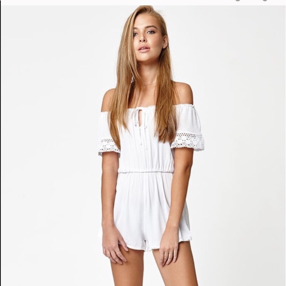 🌿Off The Shoulder Crochet Romper🌿